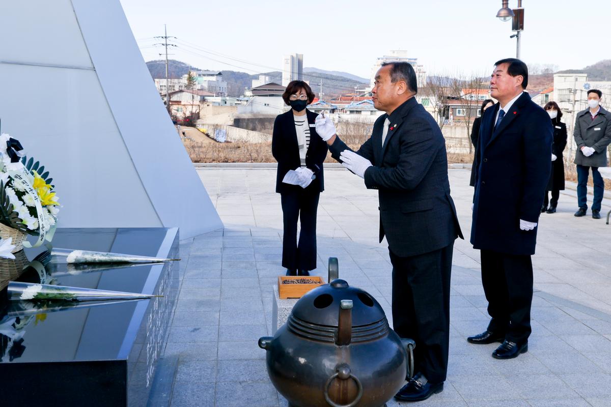 충혼탑,3.1기념탑, 창의사 참배
