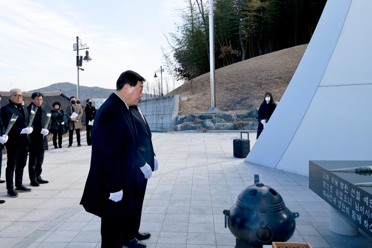 충혼탑,3.1기념탑, 창의사 참배