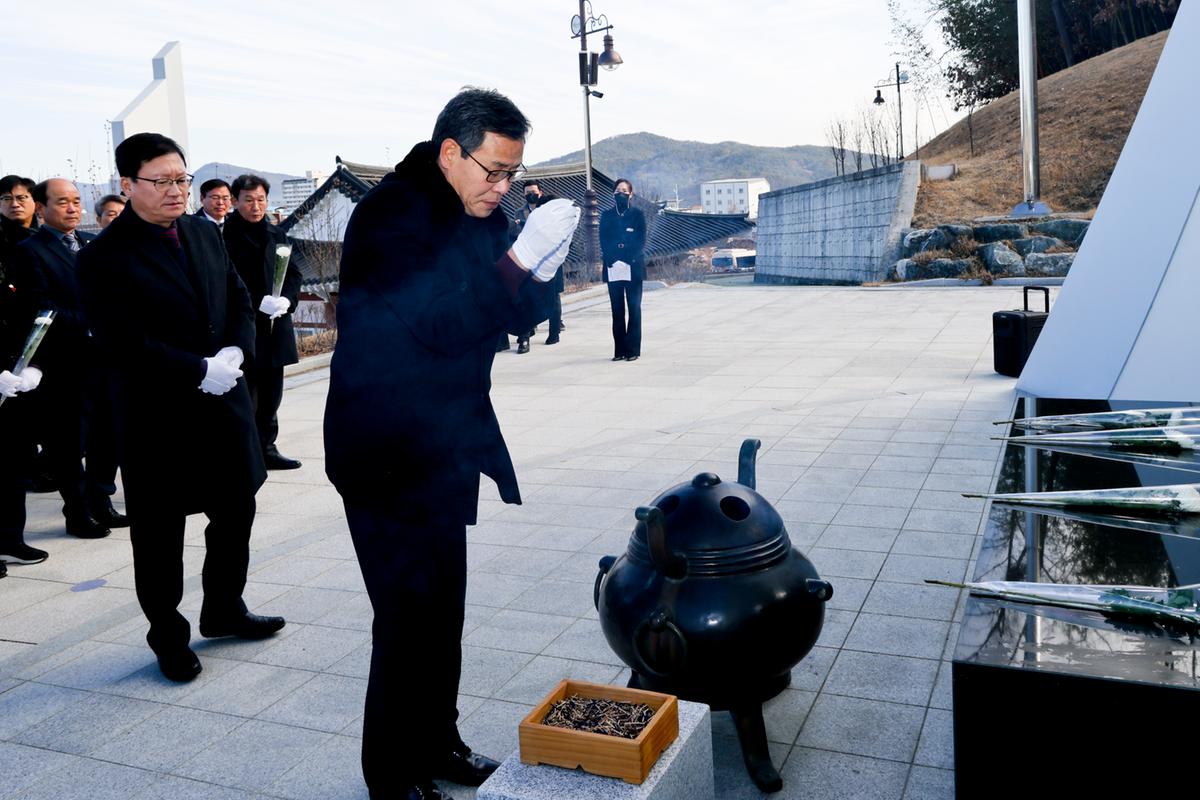 충혼탑,3.1기념탑, 창의사 참배