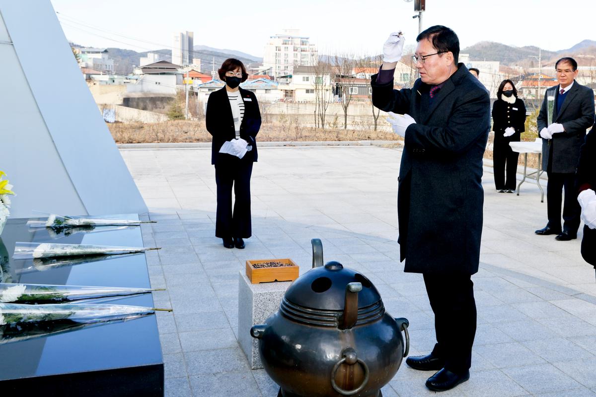 충혼탑,3.1기념탑, 창의사 참배