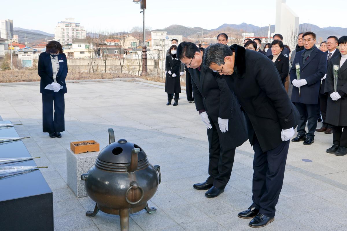 충혼탑,3.1기념탑, 창의사 참배