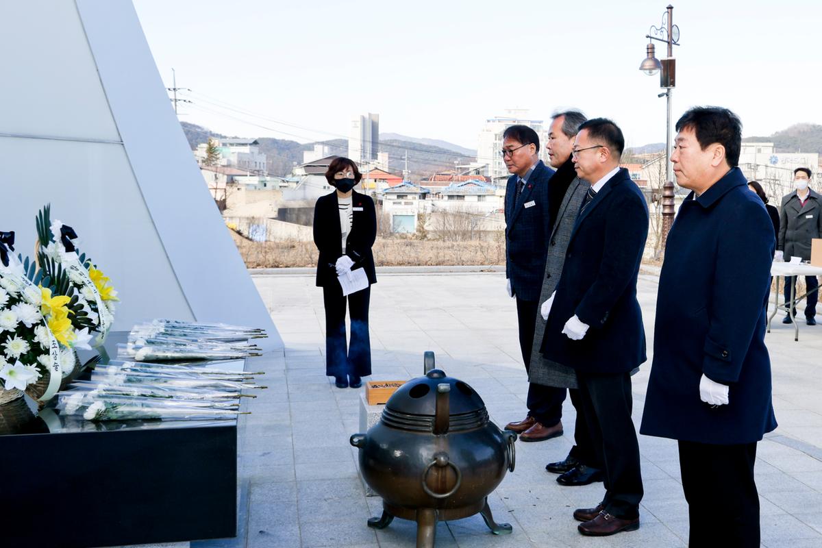충혼탑,3.1기념탑, 창의사 참배
