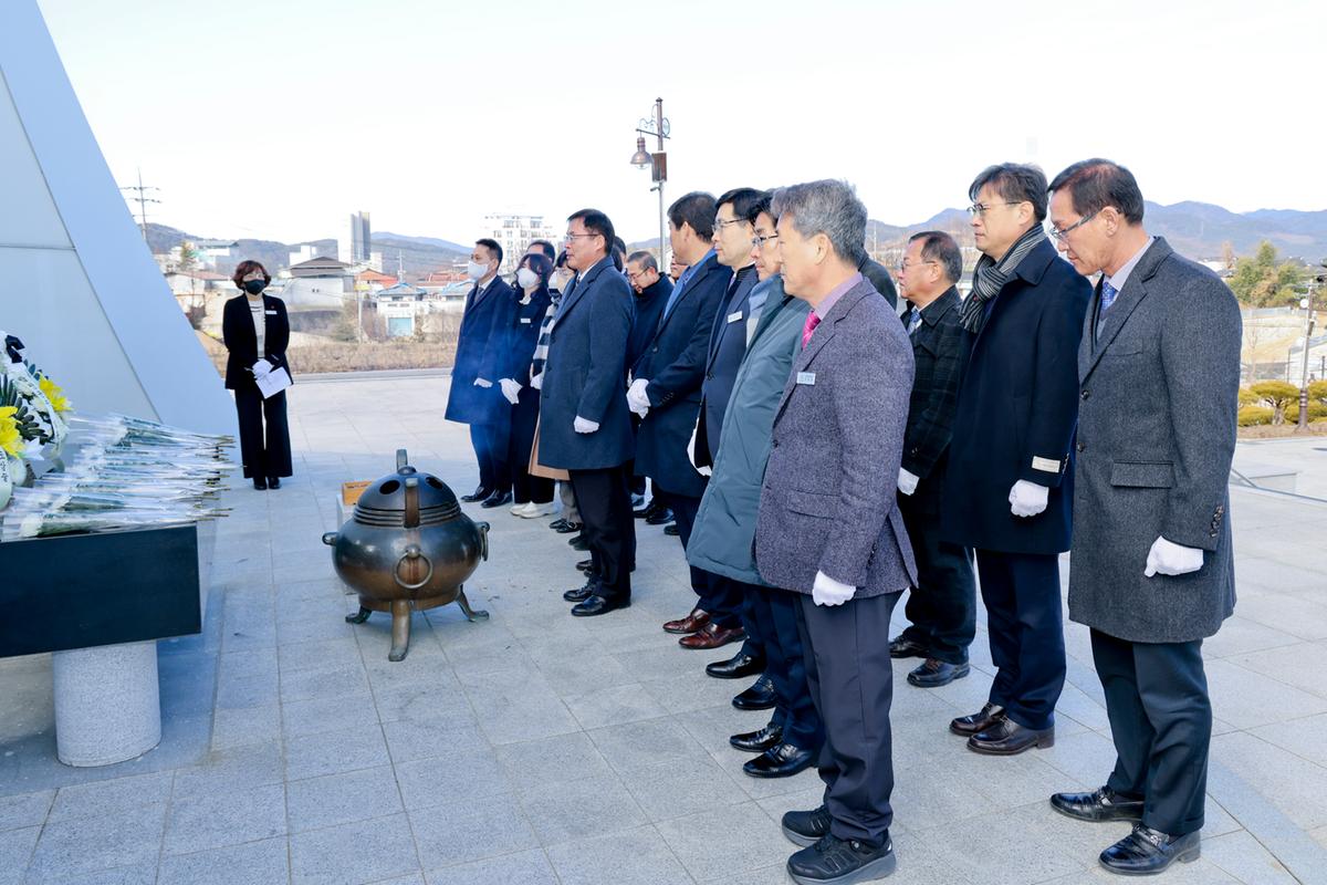 충혼탑,3.1기념탑, 창의사 참배