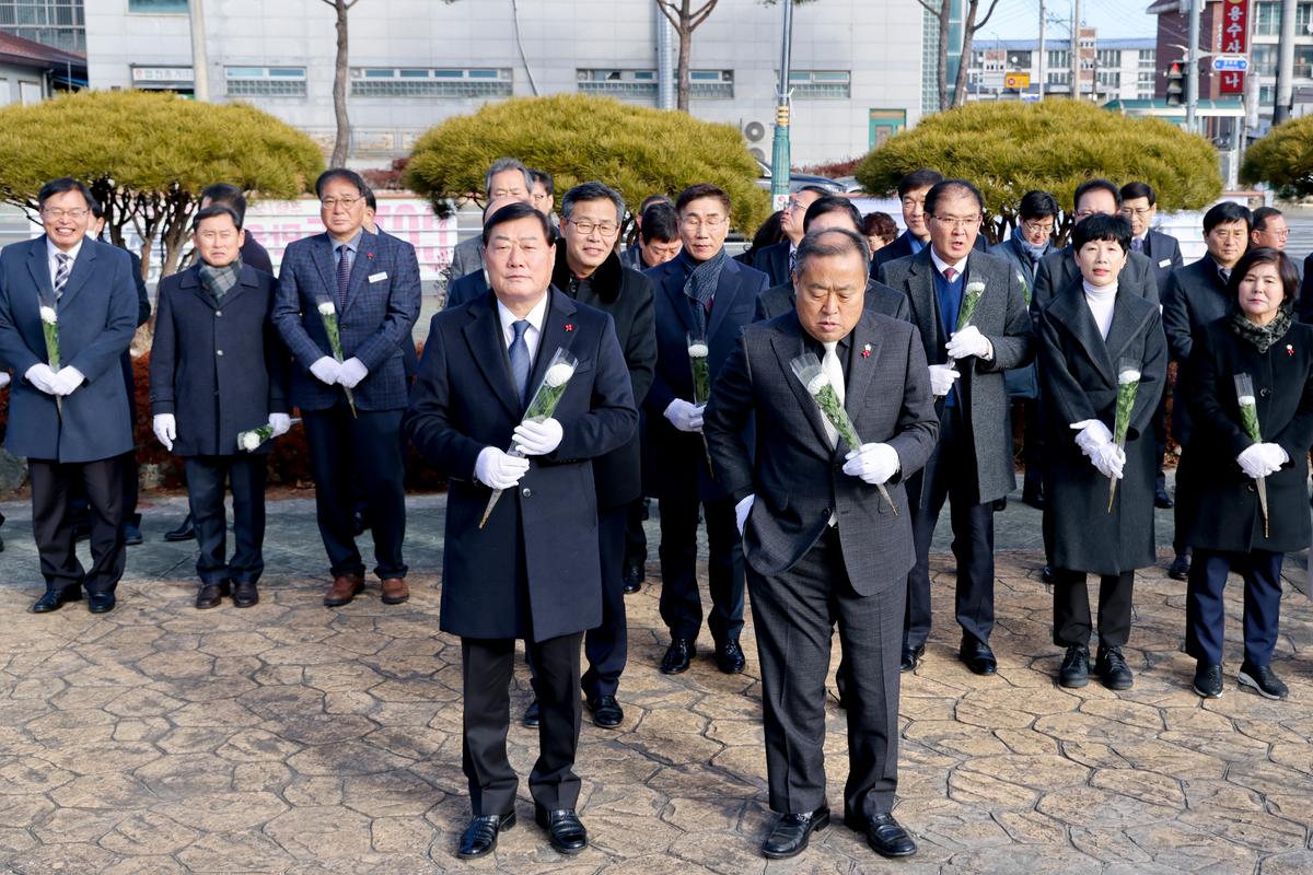충혼탑,3.1기념탑, 창의사 참배