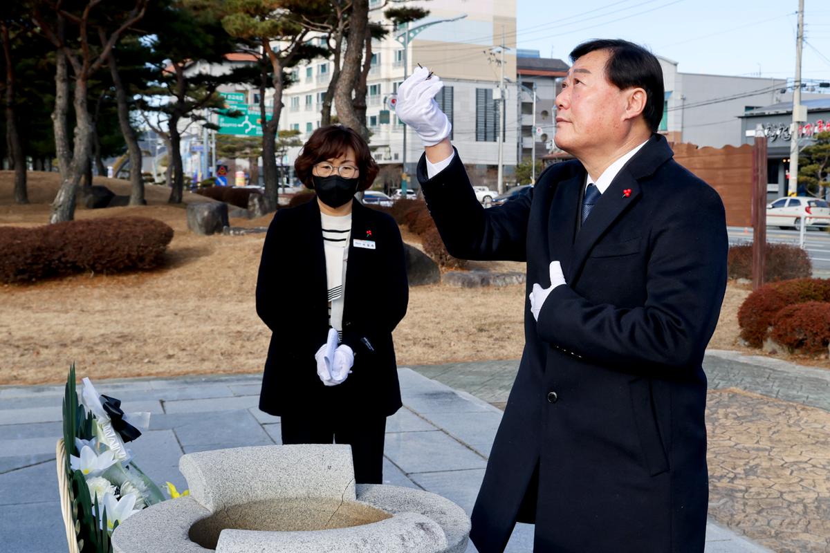 충혼탑,3.1기념탑, 창의사 참배