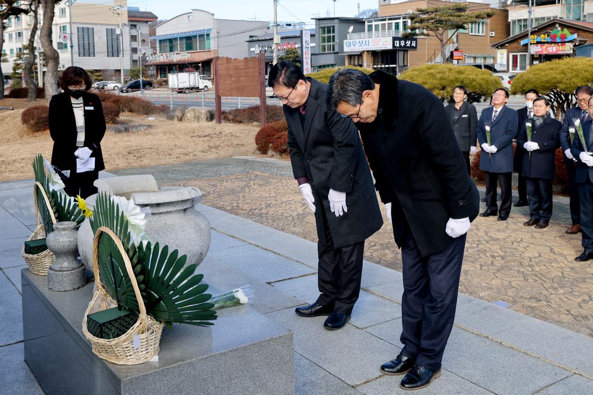 충혼탑,3.1기념탑, 창의사 참배