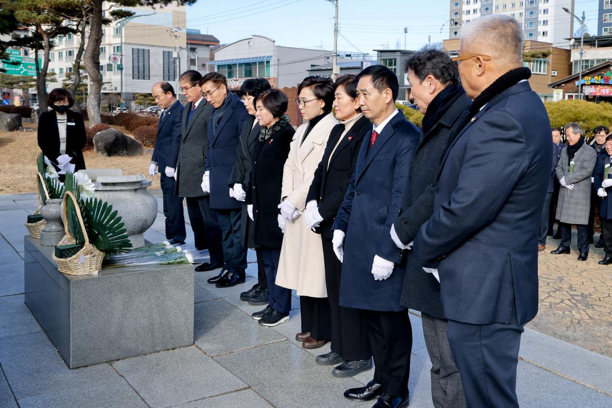 충혼탑,3.1기념탑, 창의사 참배
