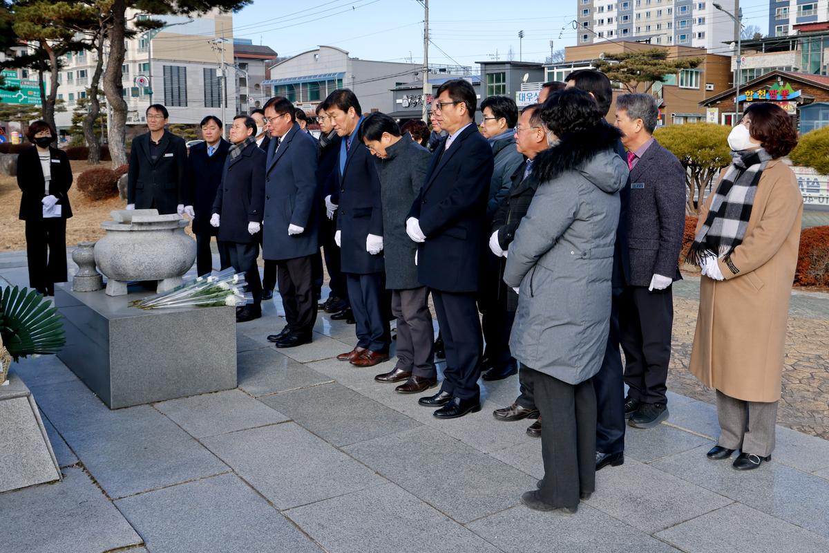충혼탑,3.1기념탑, 창의사 참배