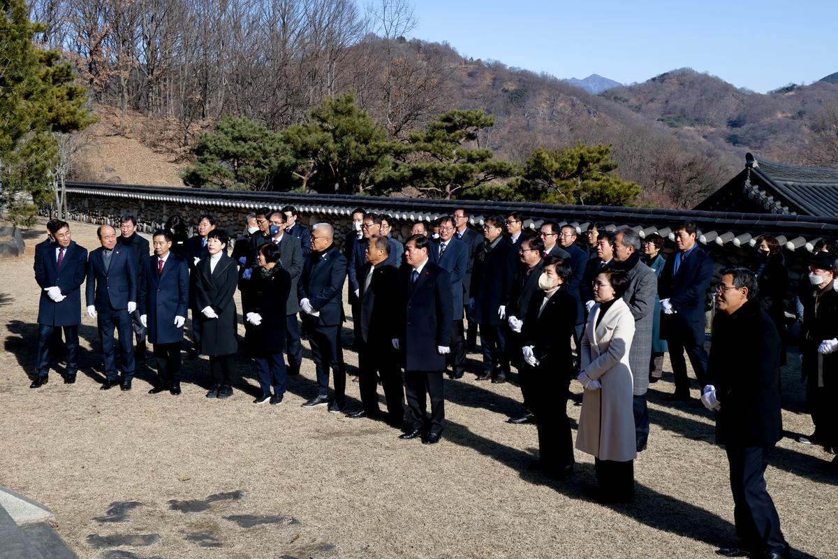 충혼탑,3.1기념탑, 창의사 참배
