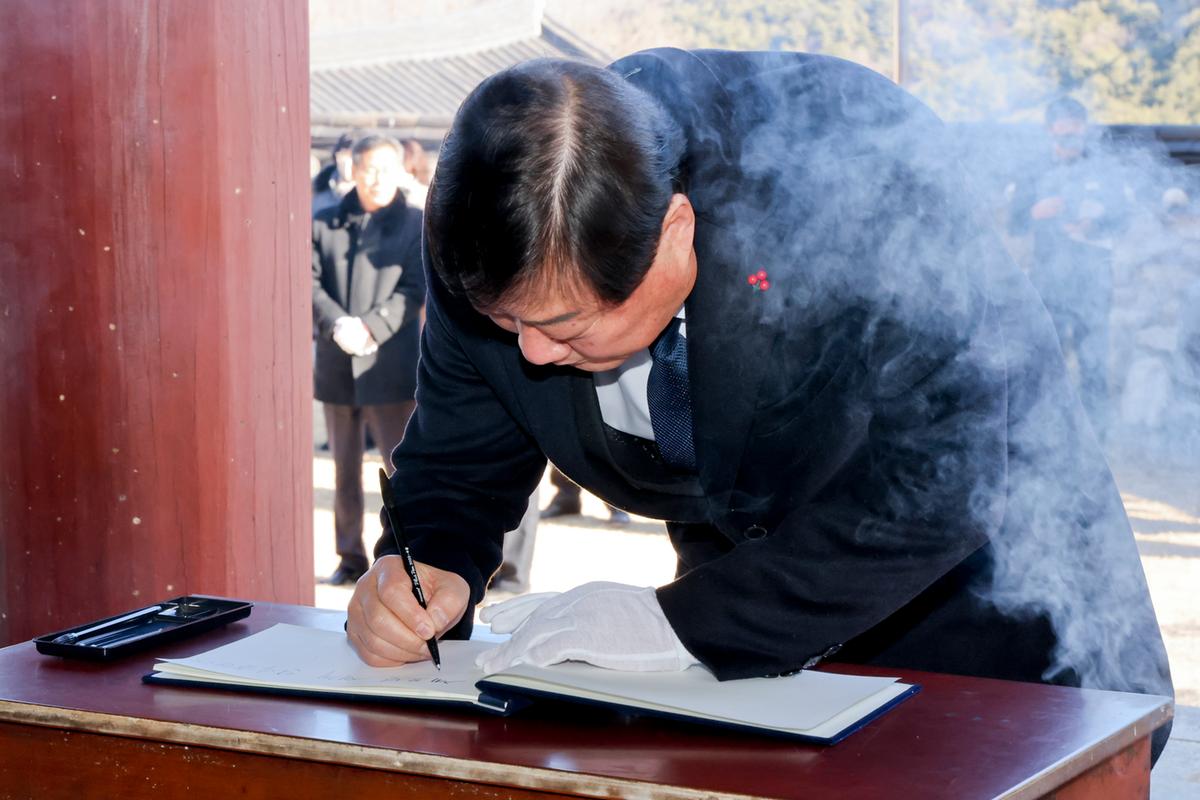 충혼탑,3.1기념탑, 창의사 참배