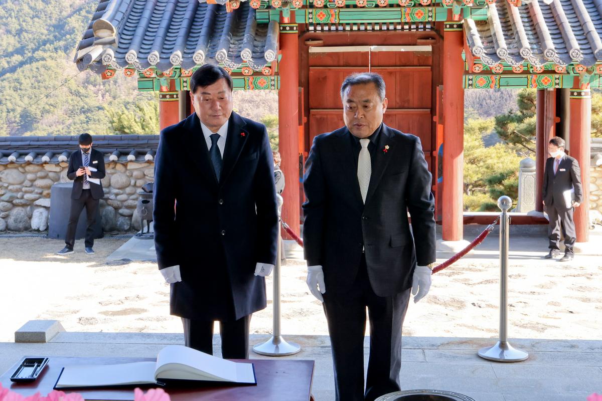 충혼탑,3.1기념탑, 창의사 참배