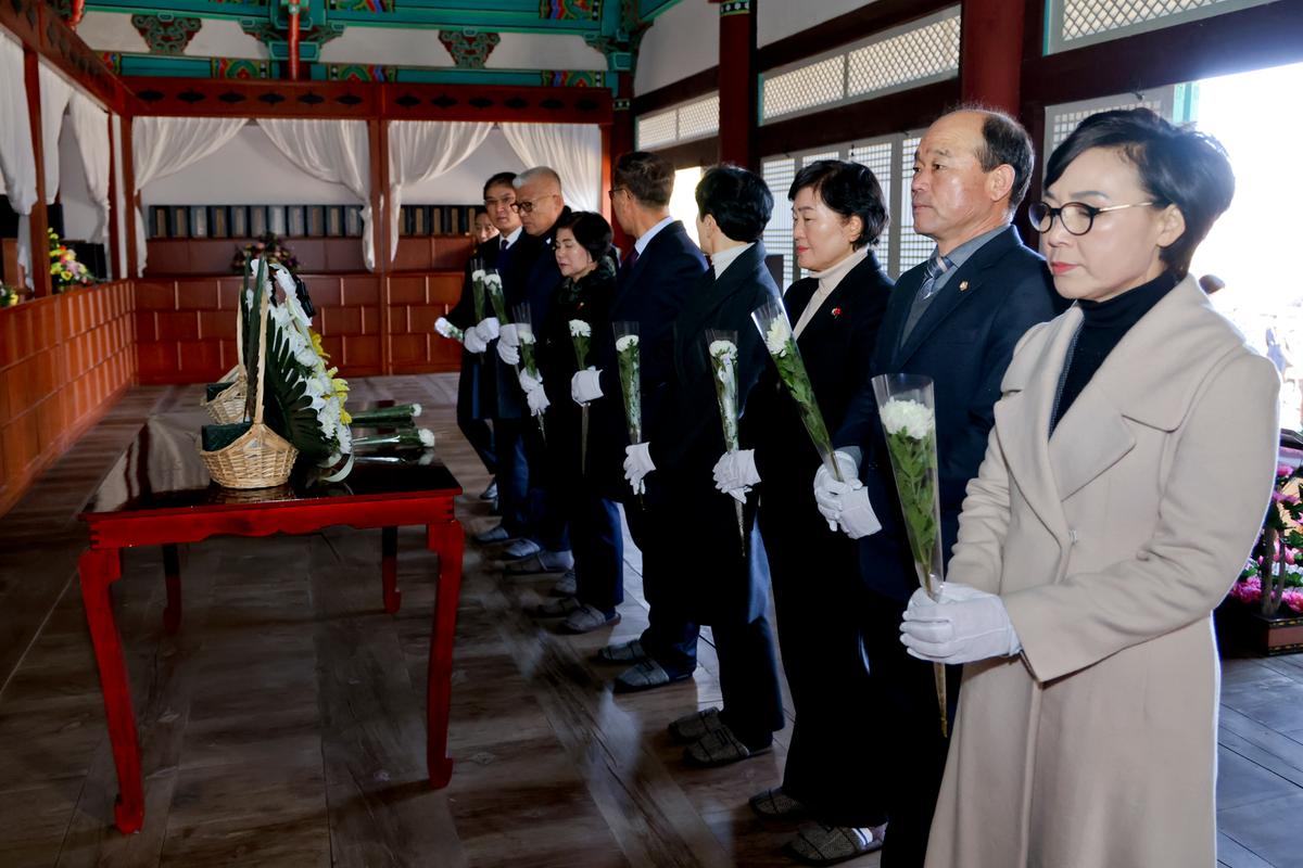 충혼탑,3.1기념탑, 창의사 참배
