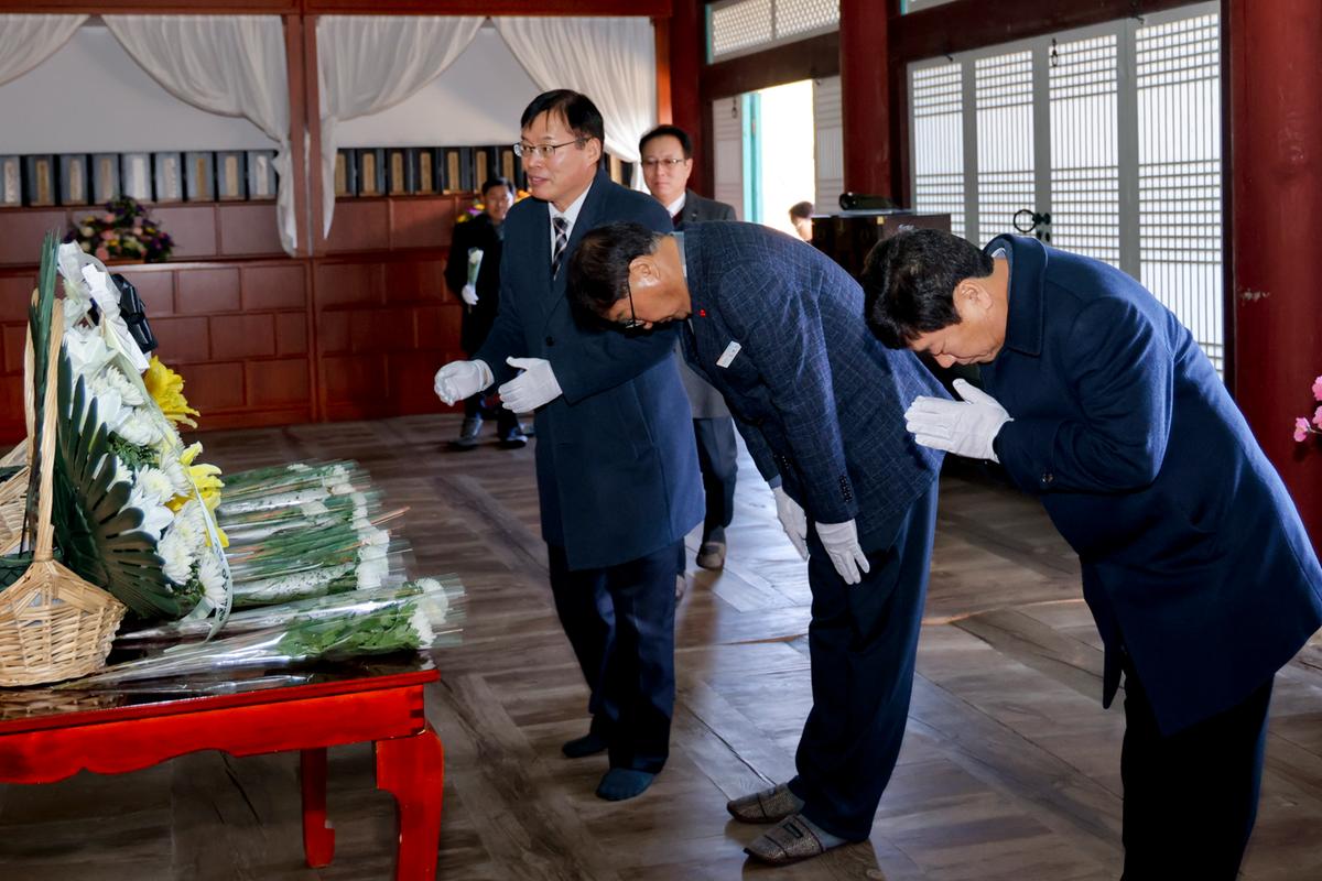 충혼탑,3.1기념탑, 창의사 참배