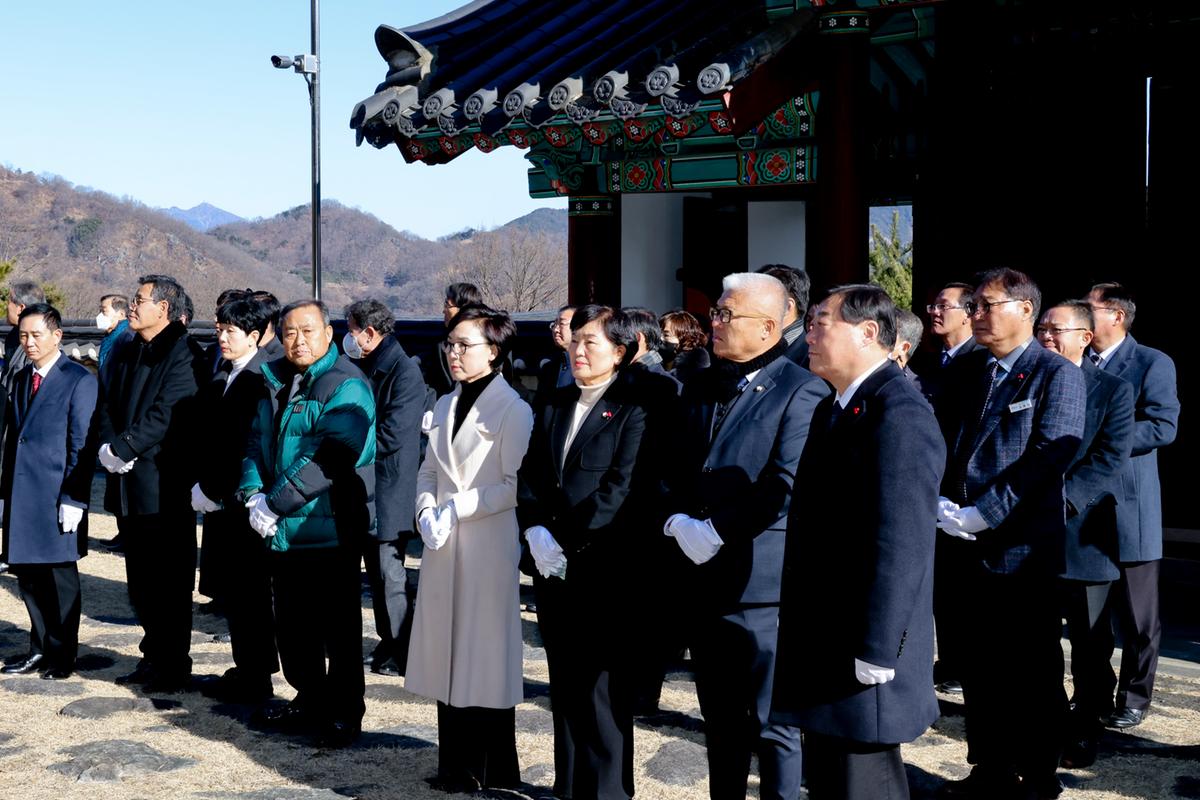 충혼탑,3.1기념탑, 창의사 참배