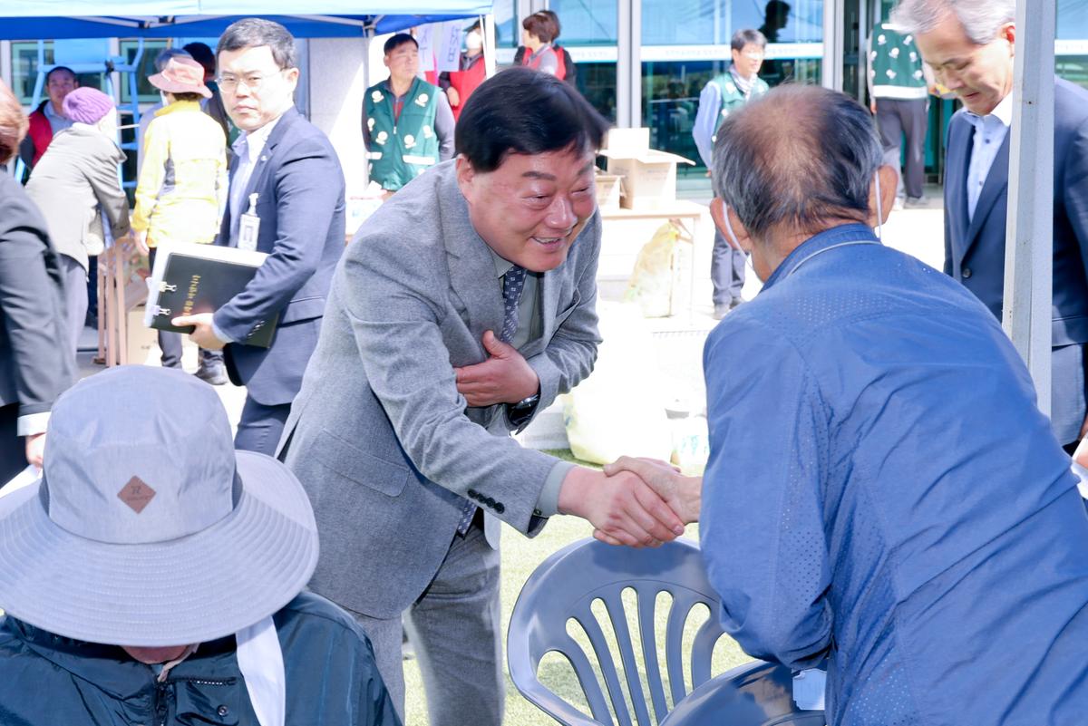 쌍책면 제27회 경로잔치 및 제32회 면민체육대회