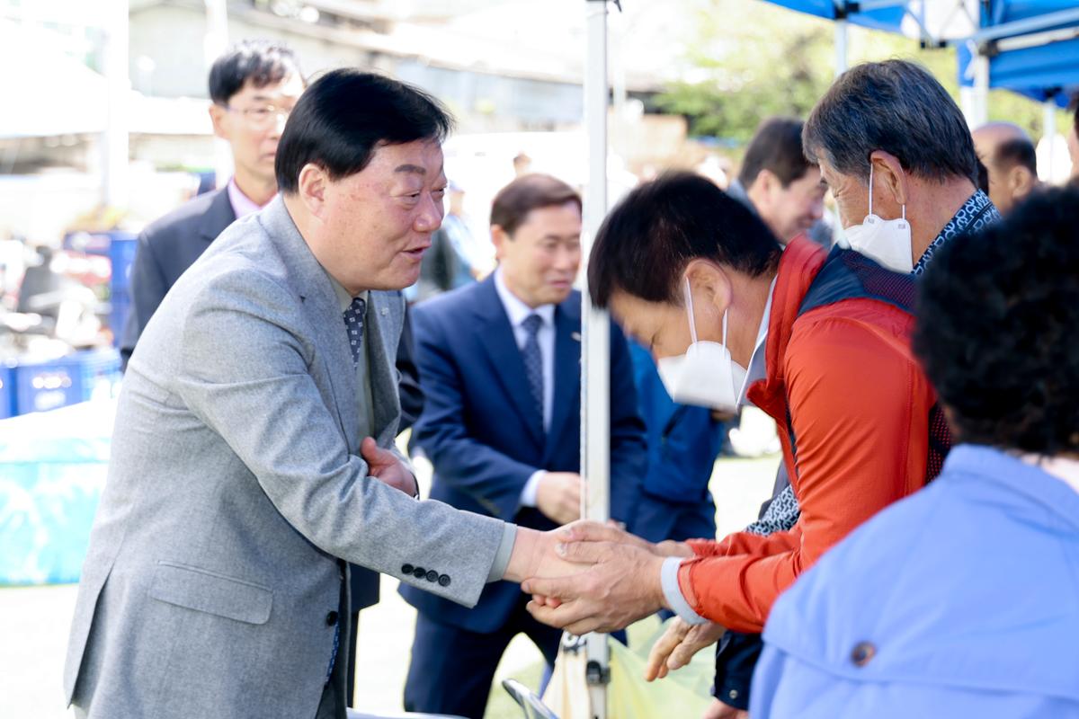 쌍책면 제27회 경로잔치 및 제32회 면민체육대회