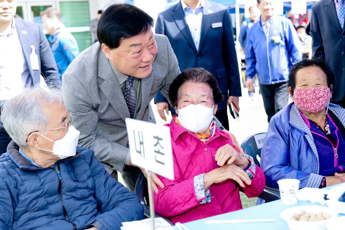 쌍책면 제27회 경로잔치 및 제32회 면민체육대회