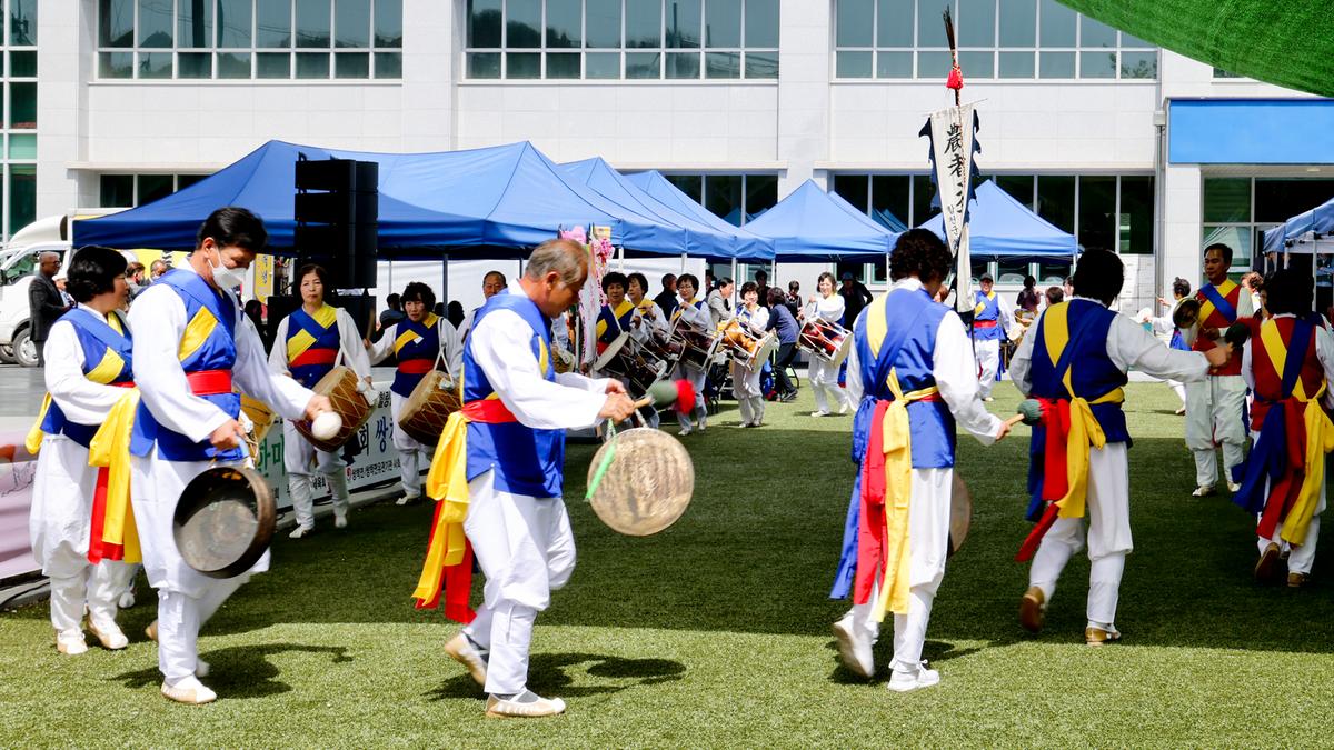 쌍책면 제27회 경로잔치 및 제32회 면민체육대회