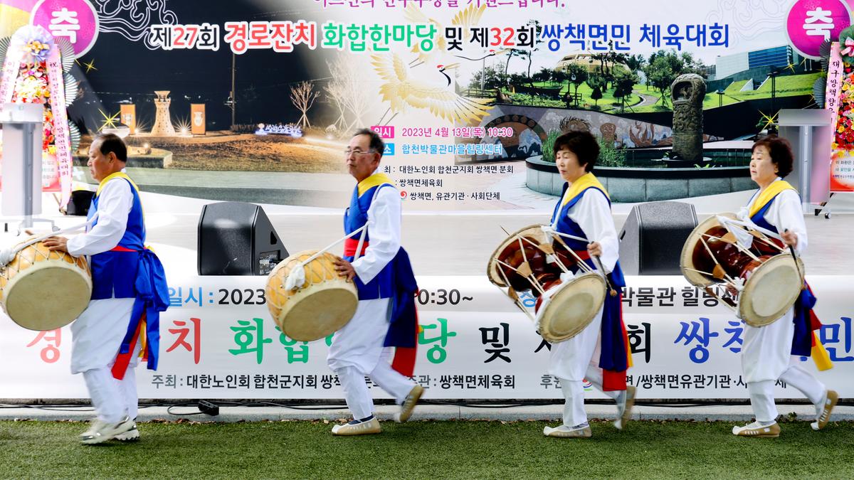쌍책면 제27회 경로잔치 및 제32회 면민체육대회