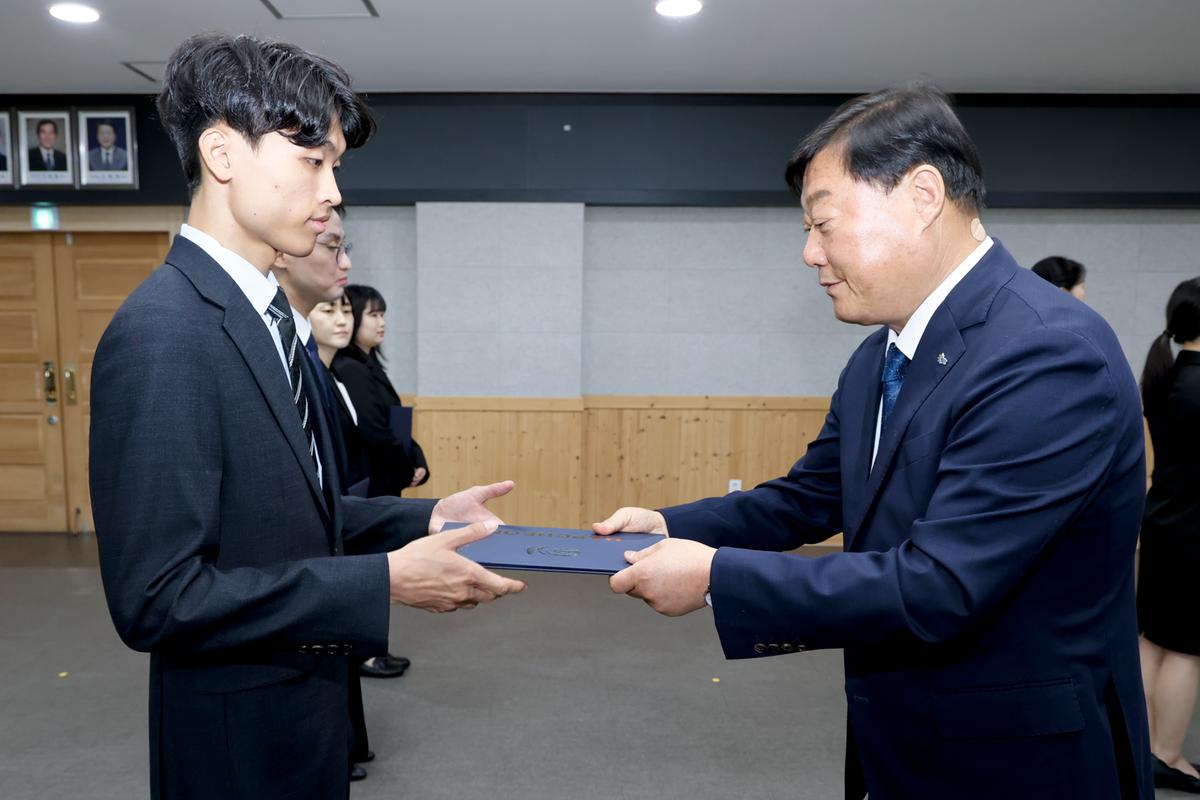 인사발령장 교부