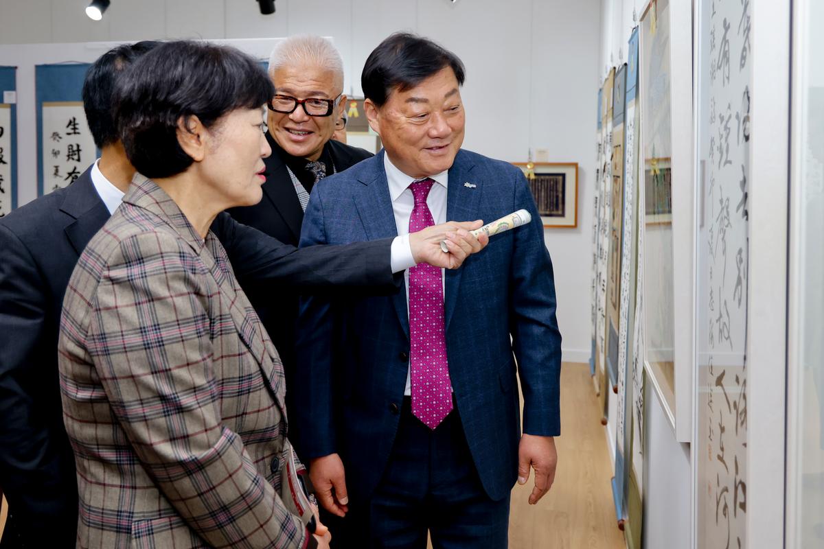 대장경 기록문화축제 전시 관람