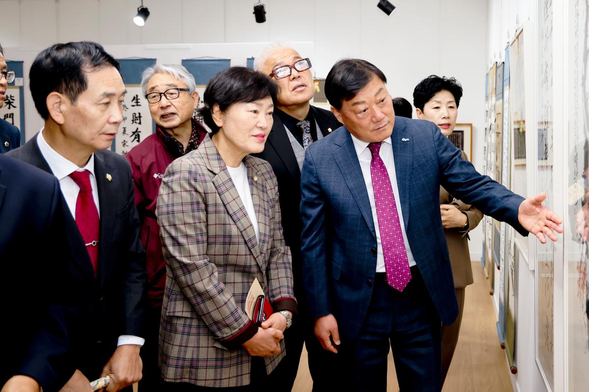 대장경 기록문화축제 전시 관람