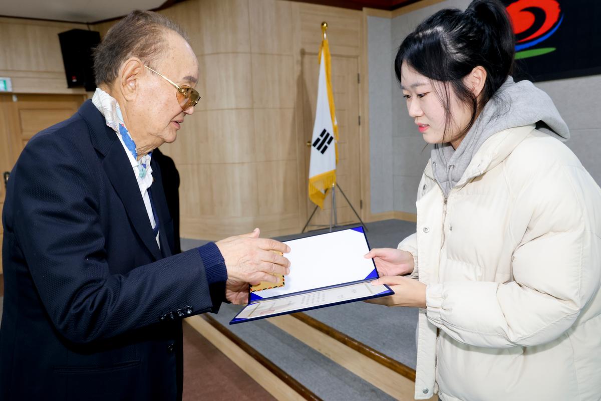 이대웅장학회 장학금 전달식