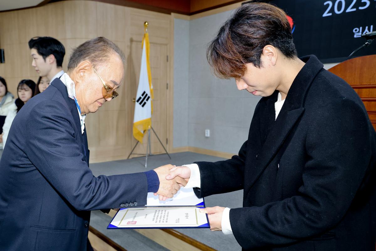 이대웅장학회 장학금 전달식