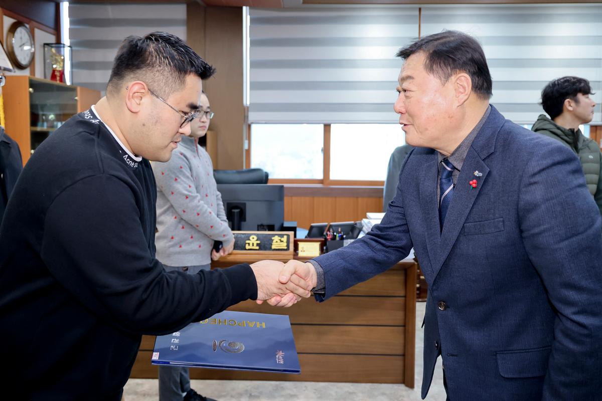 공수의 위촉장 수여 및 이웃돕기 성금기탁