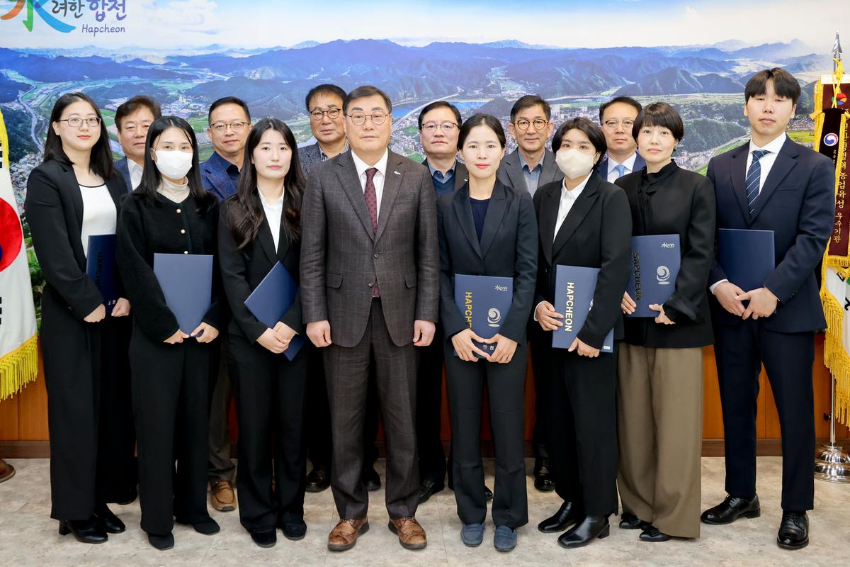 신규공무원 및 임기제공무원 임용장 교부