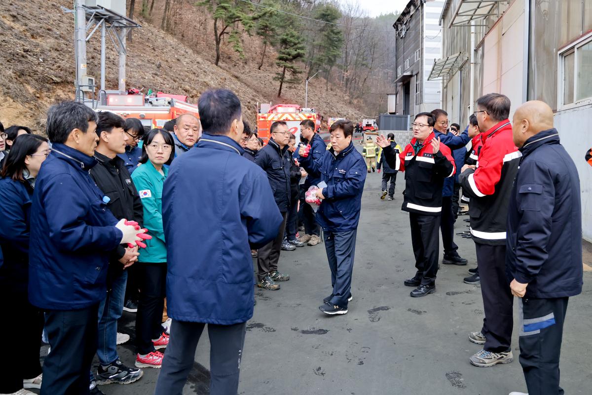 율곡면 와리 산불진화 현장