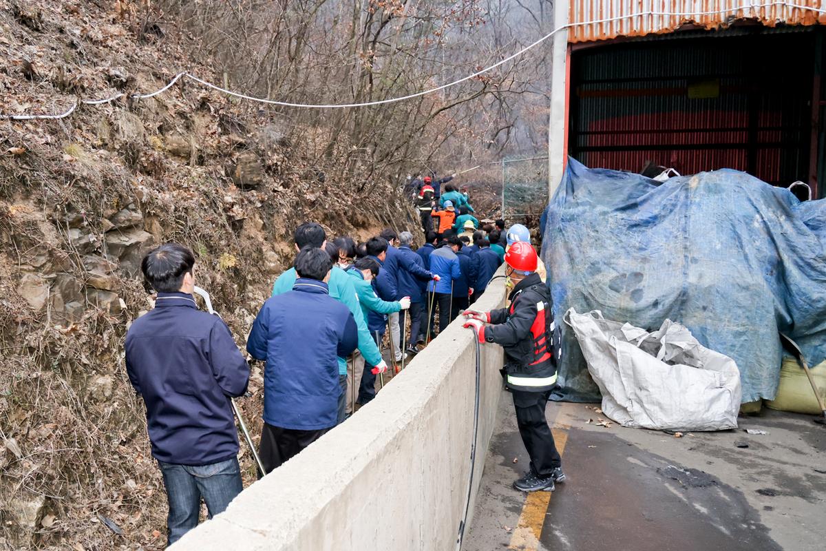 율곡면 와리 산불진화 현장