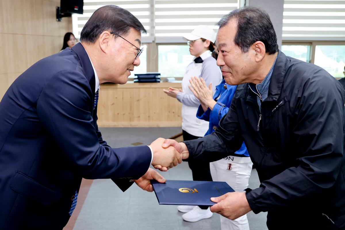 교육발전위원회 2024년 장학증서 수여식