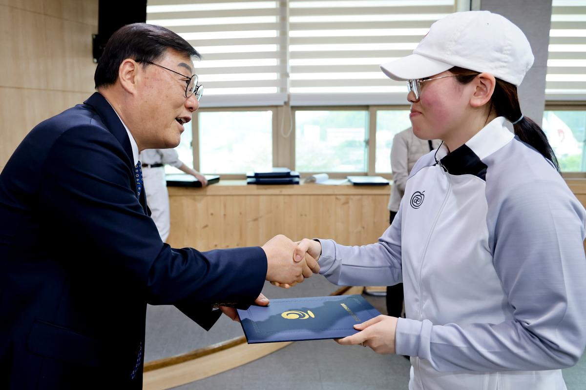 교육발전위원회 2024년 장학증서 수여식