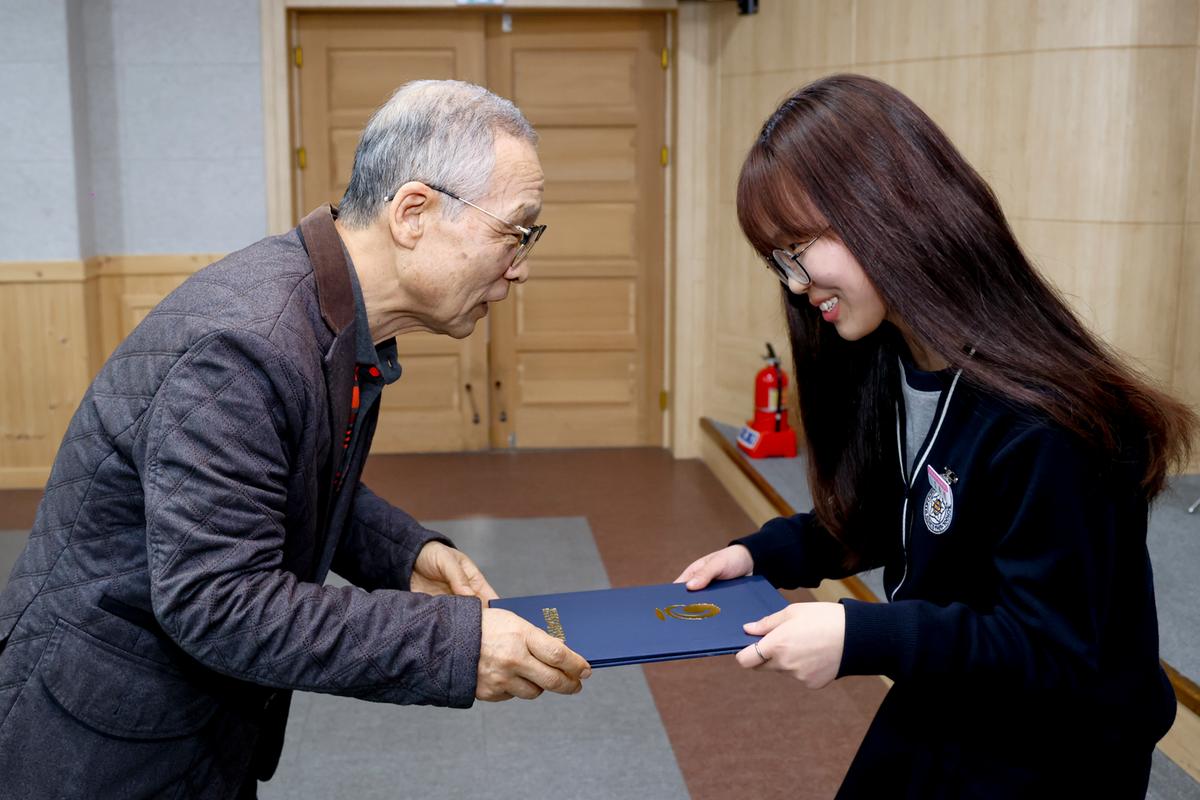교육발전위원회 2024년 장학증서 수여식