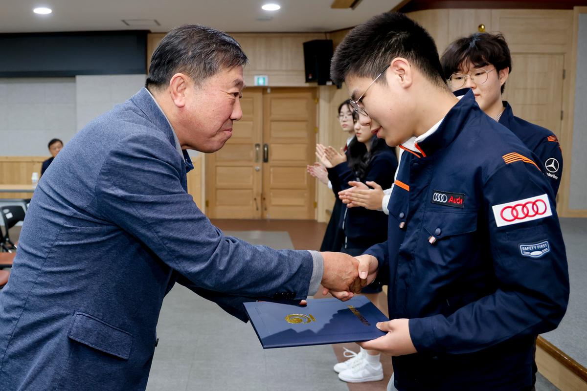 교육발전위원회 2024년 장학증서 수여식