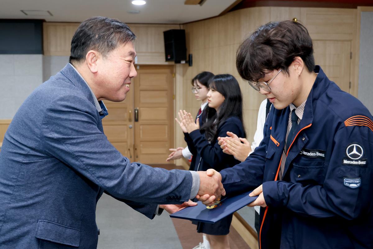 교육발전위원회 2024년 장학증서 수여식
