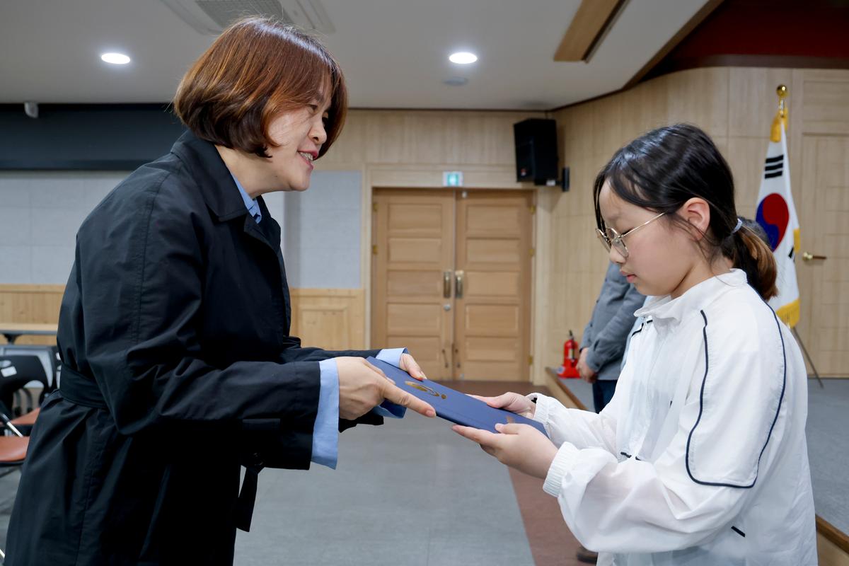 교육발전위원회 2024년 장학증서 수여식