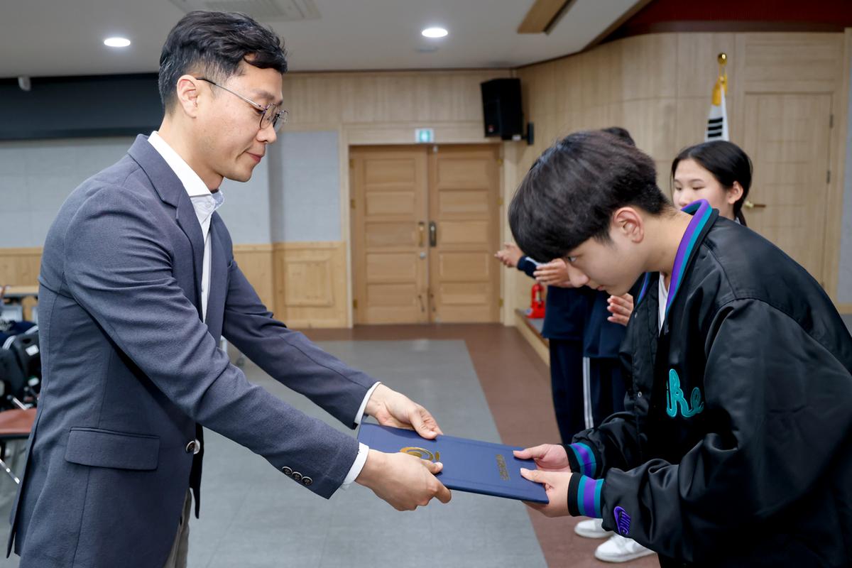 교육발전위원회 2024년 장학증서 수여식