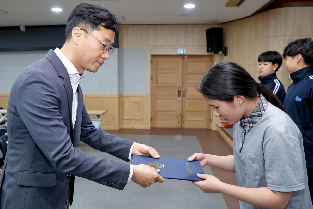 교육발전위원회 2024년 장학증서 수여식