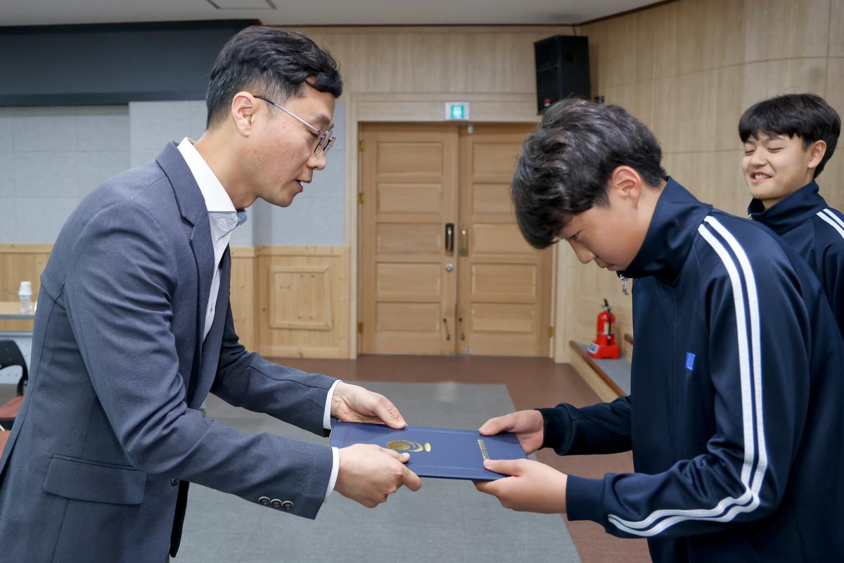 교육발전위원회 2024년 장학증서 수여식