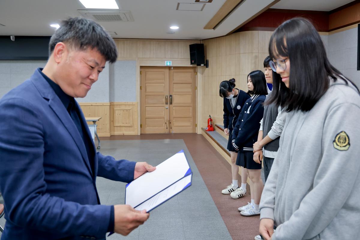 교육발전위원회 2024년 장학증서 수여식