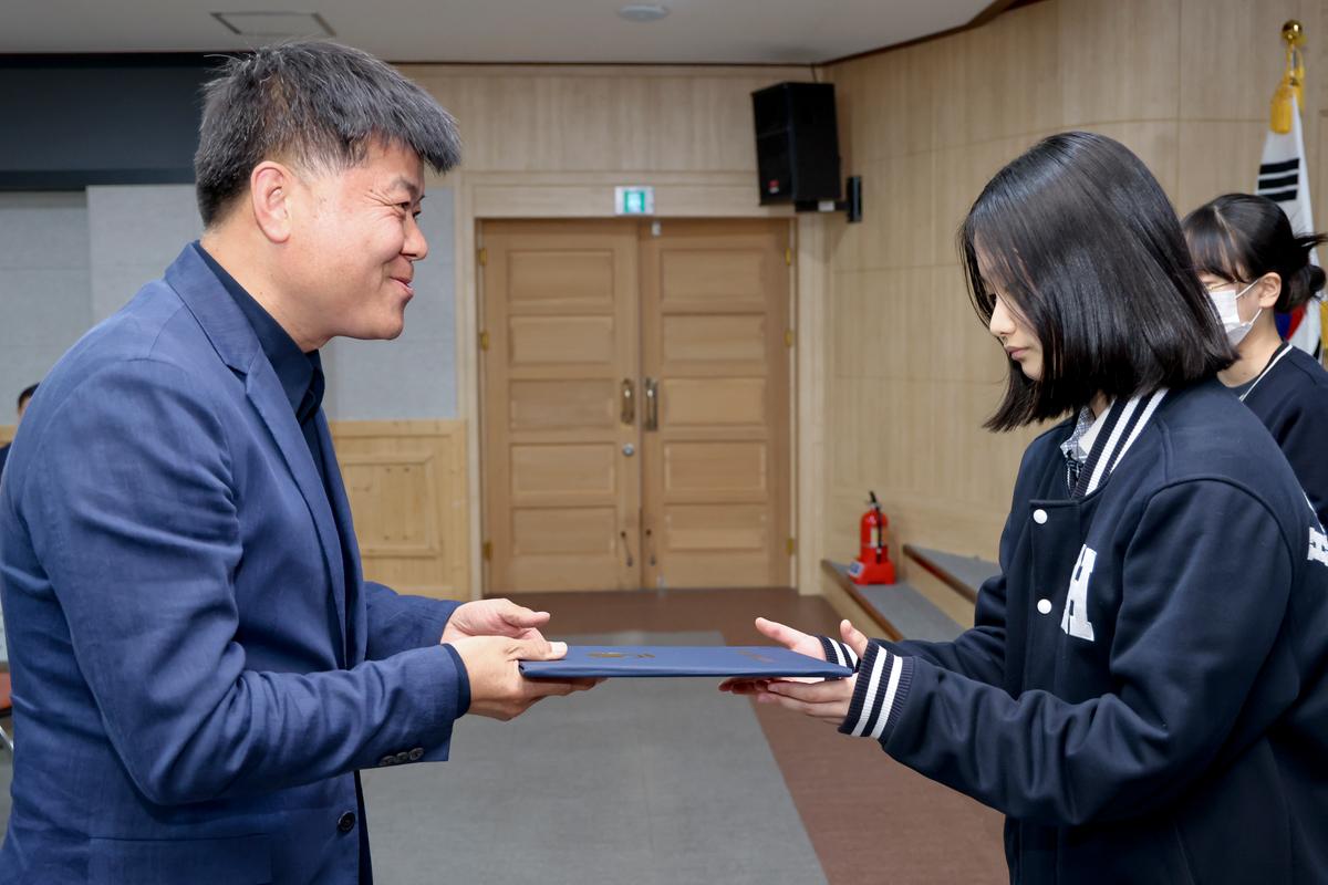 교육발전위원회 2024년 장학증서 수여식