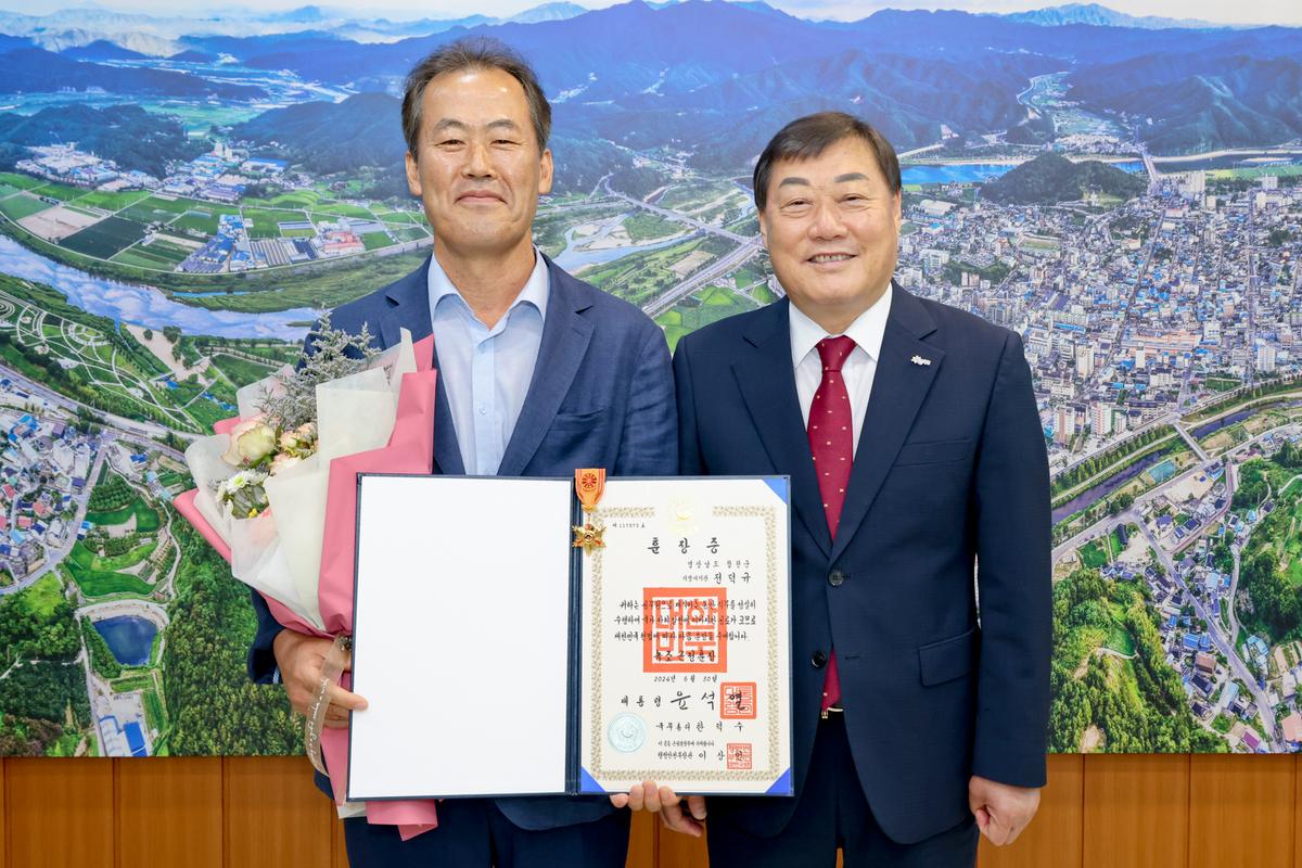 상반기 퇴직공무원 정부포상 전수식