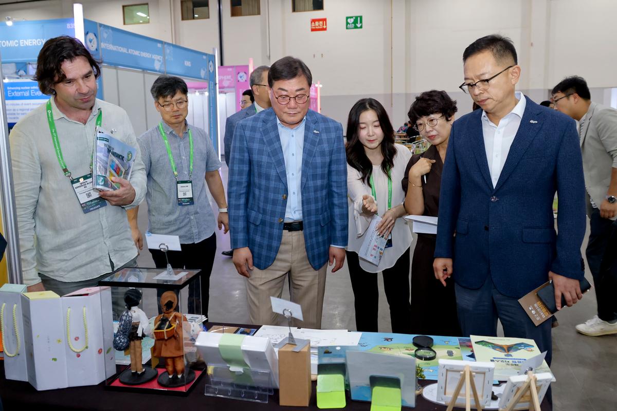 제37회 세계지질과학총회 합천운석충돌구 홍보 부스 방문