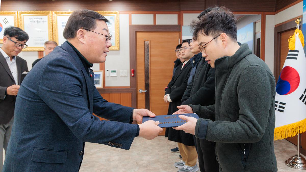  공수의 위촉장 수여