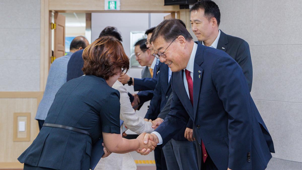 하반기 정기인사 임용장 교부
