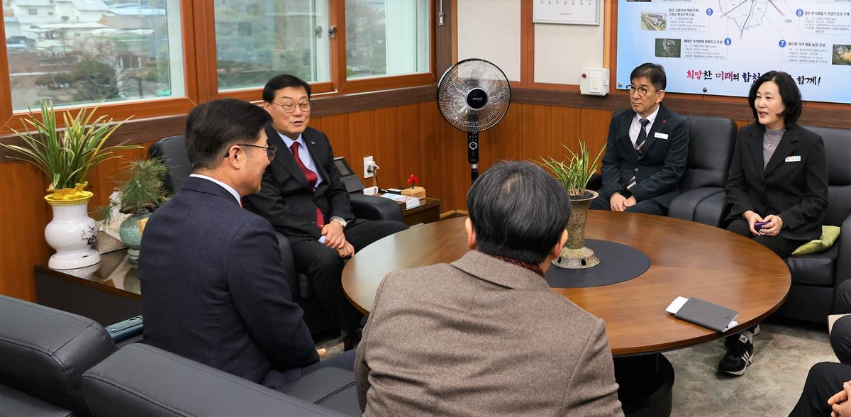 251216 향토인재육성기금 기탁(퇴직 공무원 일동)