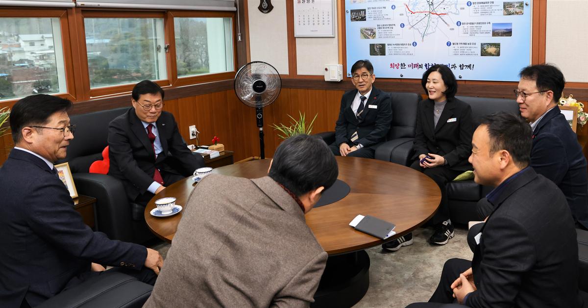 251216 향토인재육성기금 기탁(퇴직 공무원 일동)
