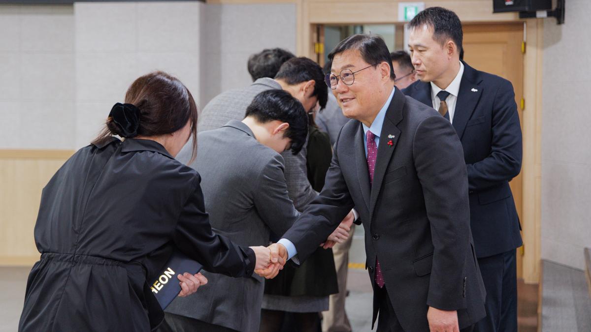 상반기 정기인사 임용장 교부